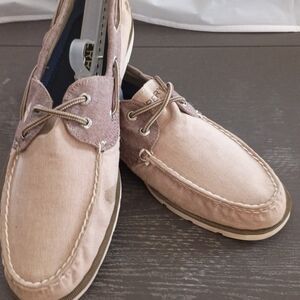 Sperry Men's Tan and Brown Boat Shoes Men's 11M Like NEW. Worn A Few Times